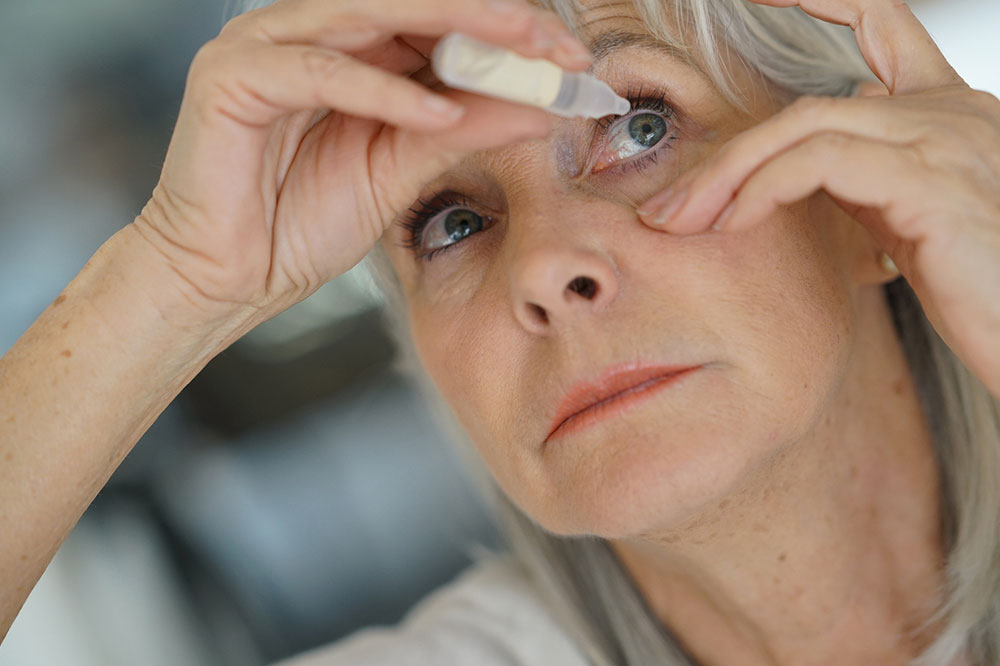 Dry eyes – Symptoms, causes, and treatment